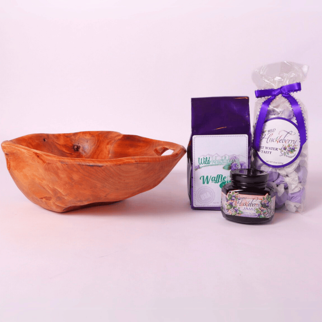 Huckleberry Breakfast Gift Set – Treat someone special to a delicious morning with this artisanal huckleberry-themed basket, perfect for birthdays, housewarmings, and thoughtful thank-you gifts.