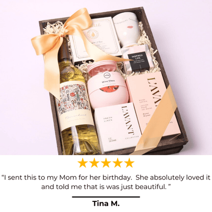  A glowing 5-star review praising the Luxury Spa Gift Basket for its high-end self-care items, elegant presentation, and thoughtful selection of pampering products.