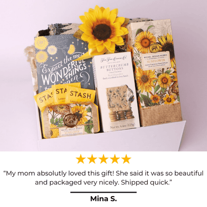 “5-star customer review praising our Seattle-based gift company’s cozy sunflower gift box for its thoughtful curation and beautiful presentation.”